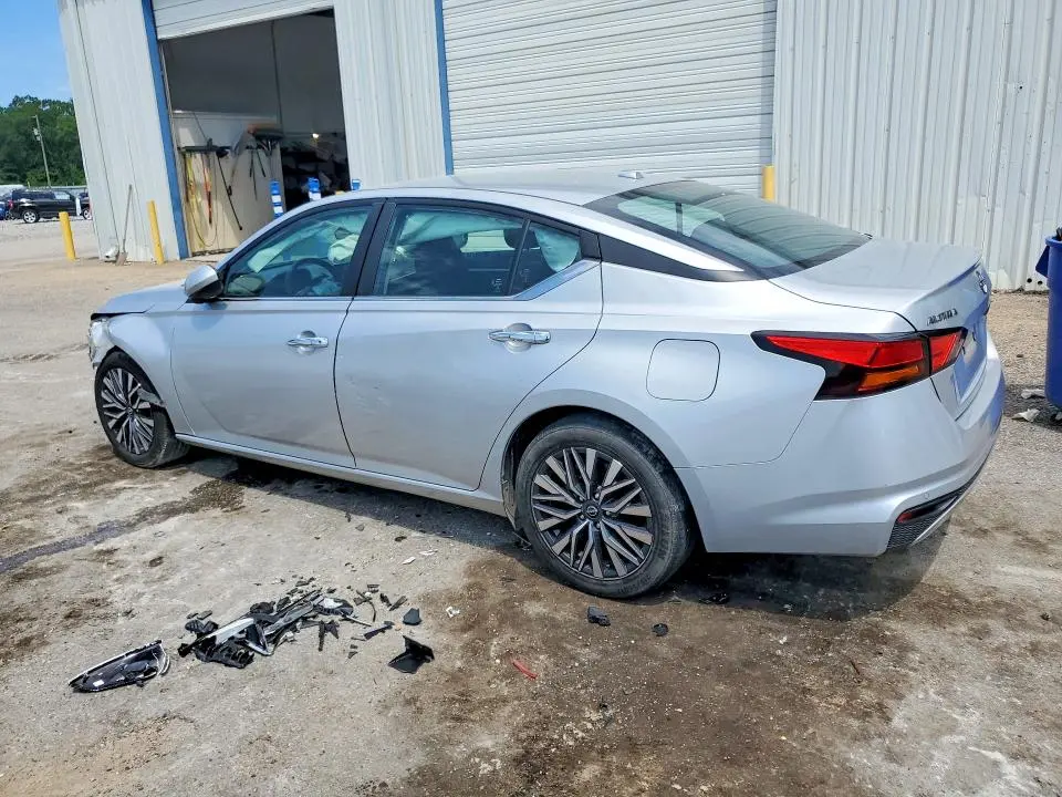 2023 NISSAN ALTIMA SV  