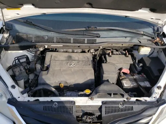 2011 TOYOTA SIENNA LE  