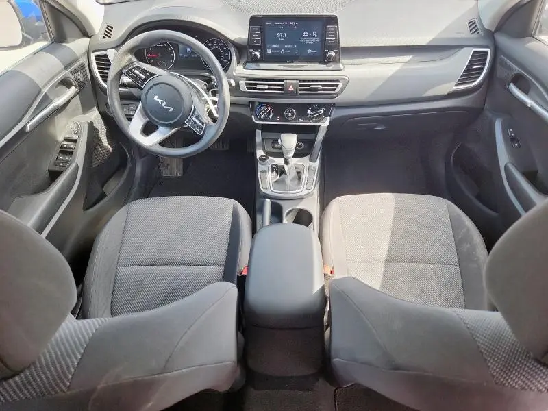 2023 KIA SELTOS LX  