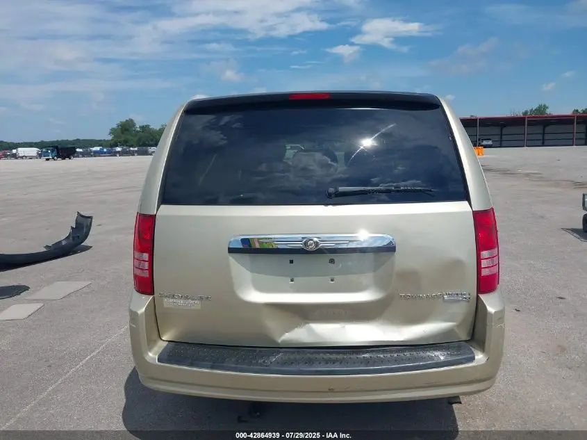 2010 CHRYSLER TOWN & COUNTRY NEW LX