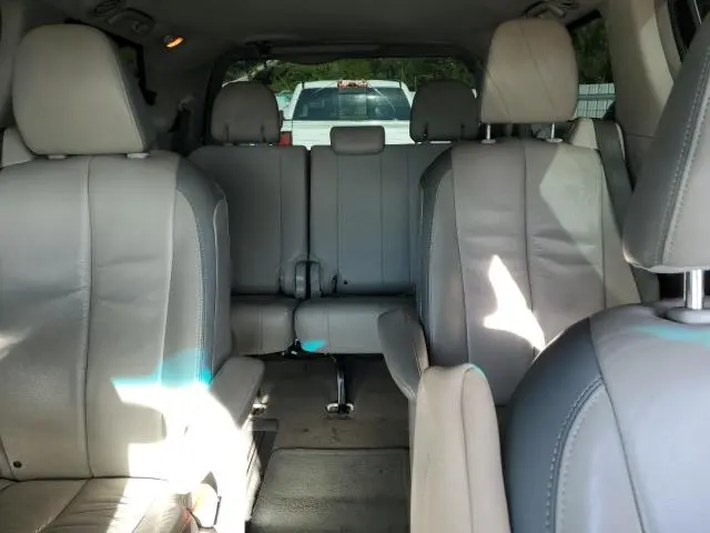 2012 TOYOTA SIENNA XLE  