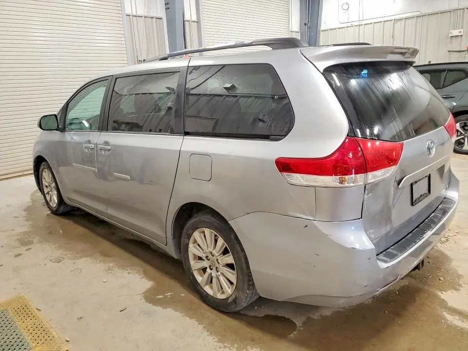 2011 TOYOTA SIENNA LE  