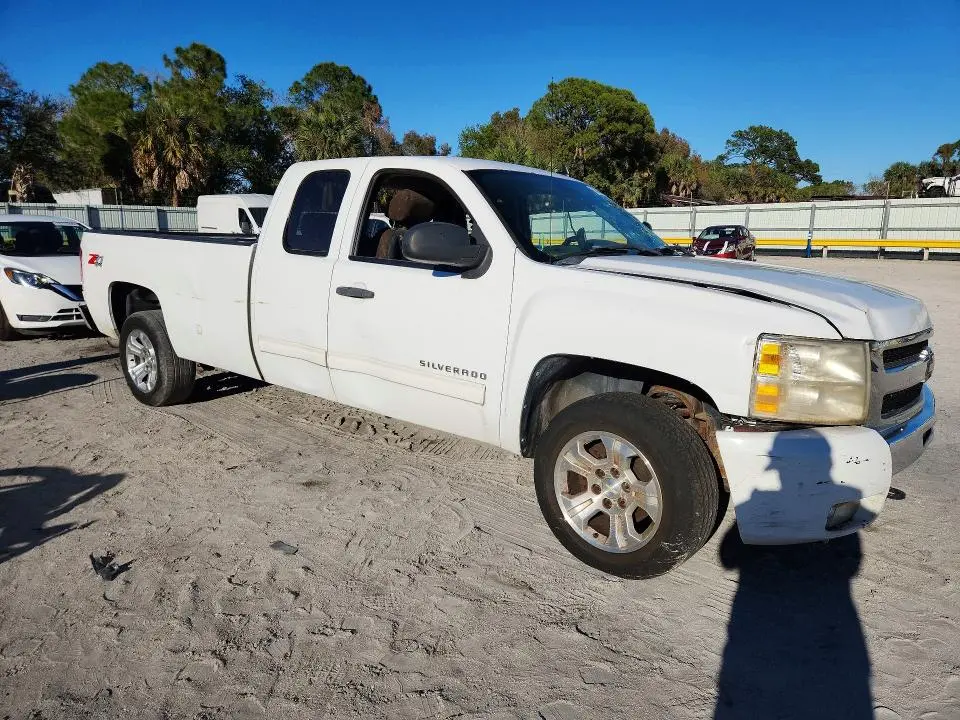2011 CHEVROLET SILVERADO K1500 LT  
