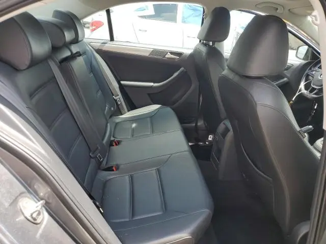 2016 VOLKSWAGEN JETTA SE  