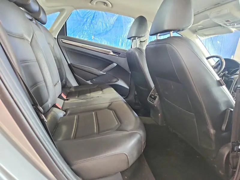 2018 VOLKSWAGEN PASSAT SE  