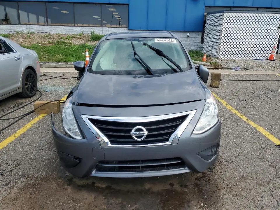 2019 NISSAN VERSA SV  