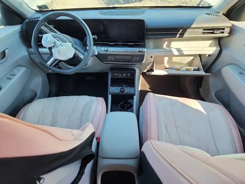 2024 HYUNDAI KONA SE  