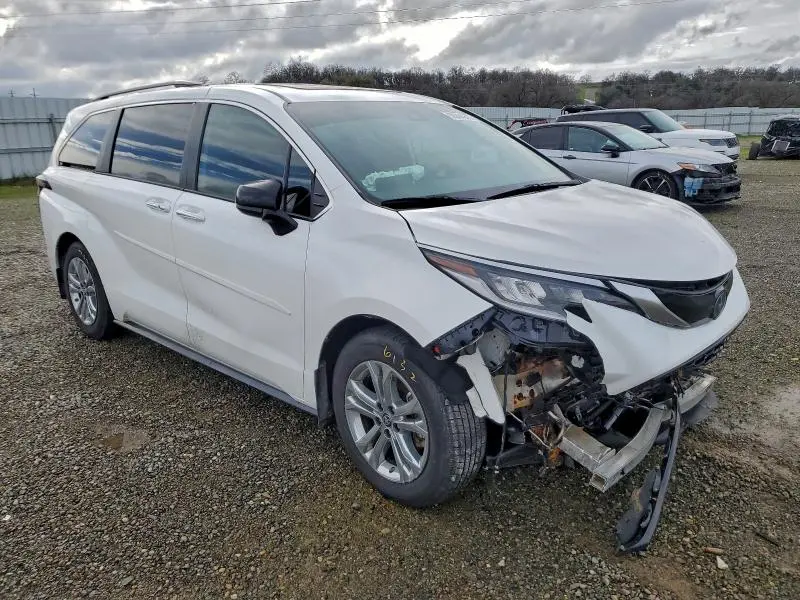 2022 TOYOTA SIENNA XSE  