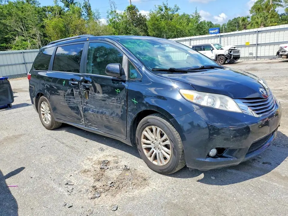 2016 TOYOTA SIENNA XLE 8-PASSENGER  