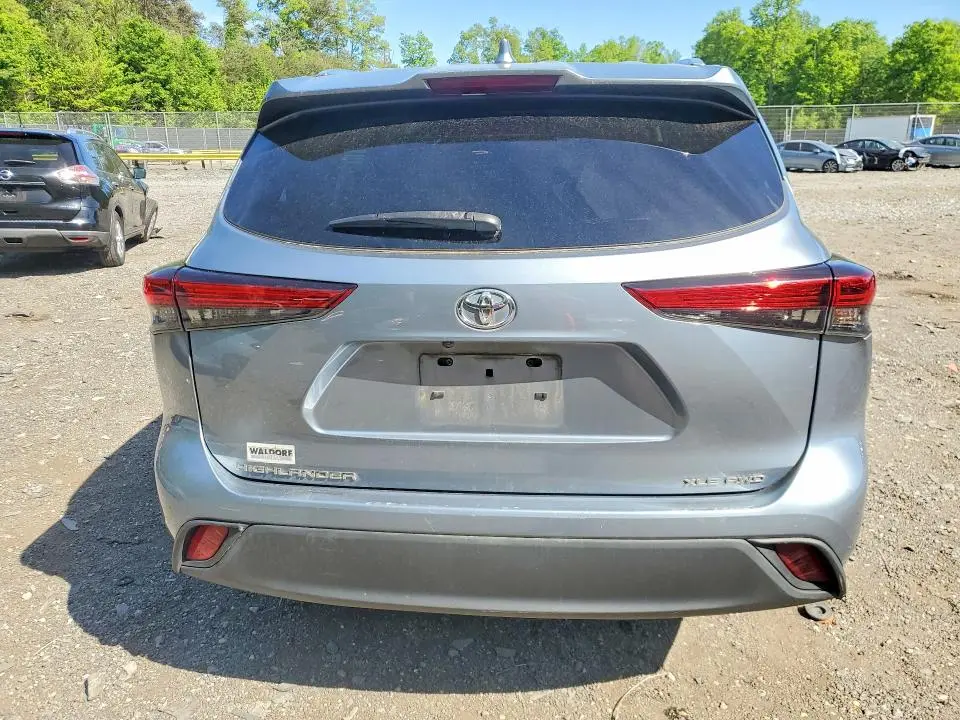 2021 TOYOTA HIGHLANDER XLE  