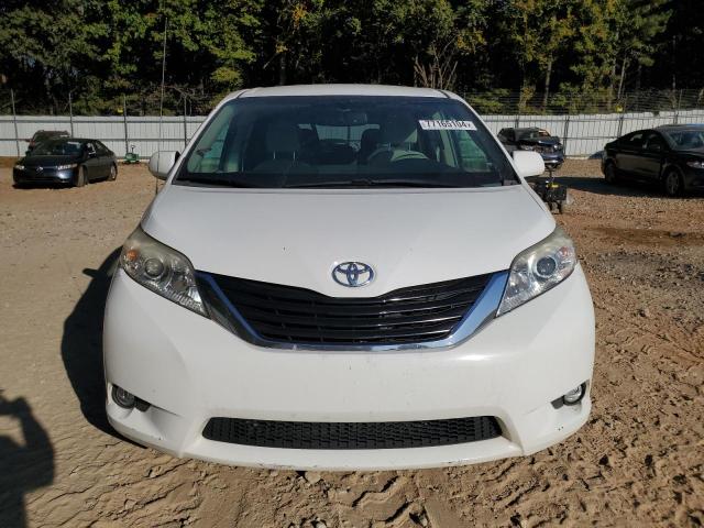 2013 TOYOTA SIENNA LE