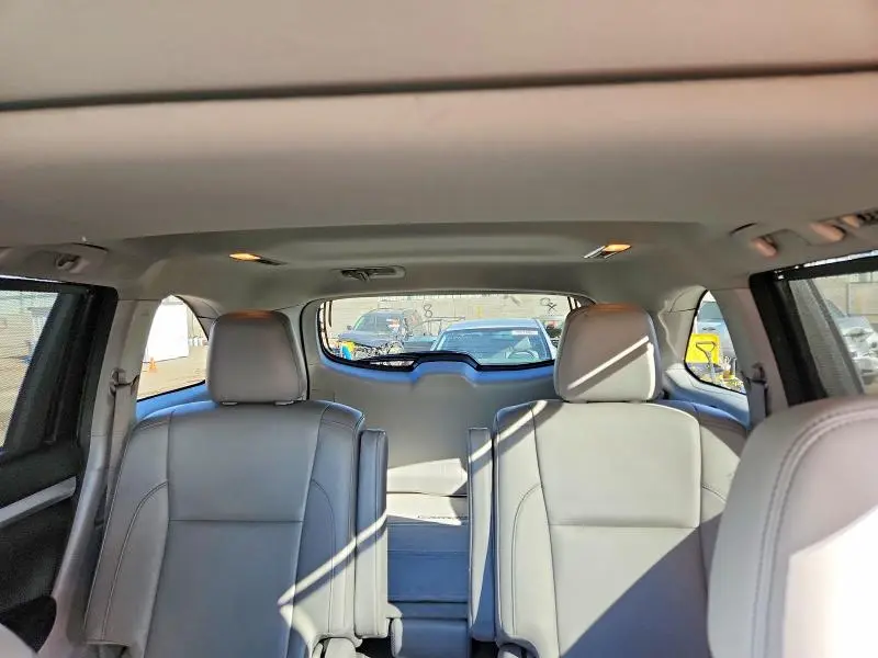 2017 TOYOTA HIGHLANDER SE  