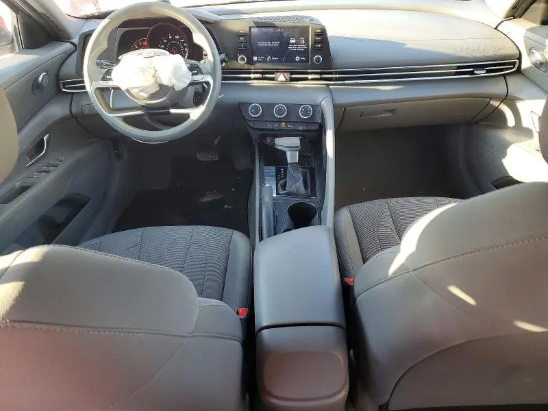 2022 HYUNDAI ELANTRA SE  