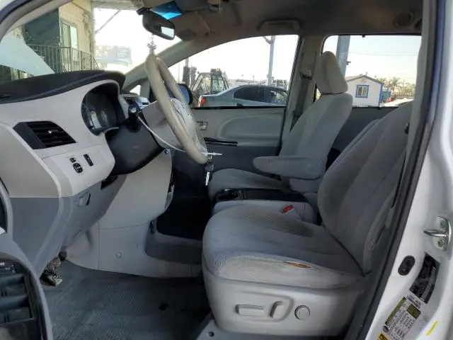 2014 TOYOTA SIENNA LE