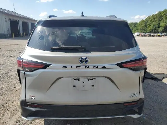 2023 TOYOTA SIENNA XSE  