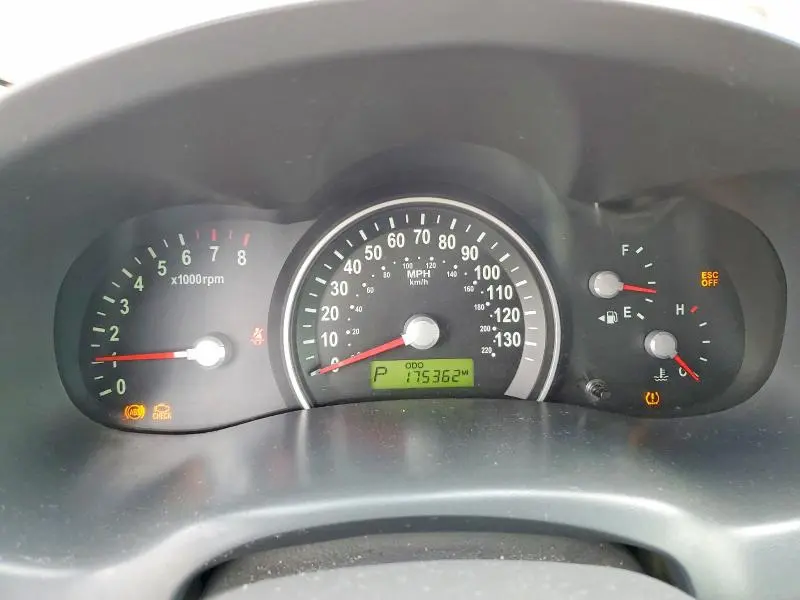 2010 KIA SEDONA BASE  