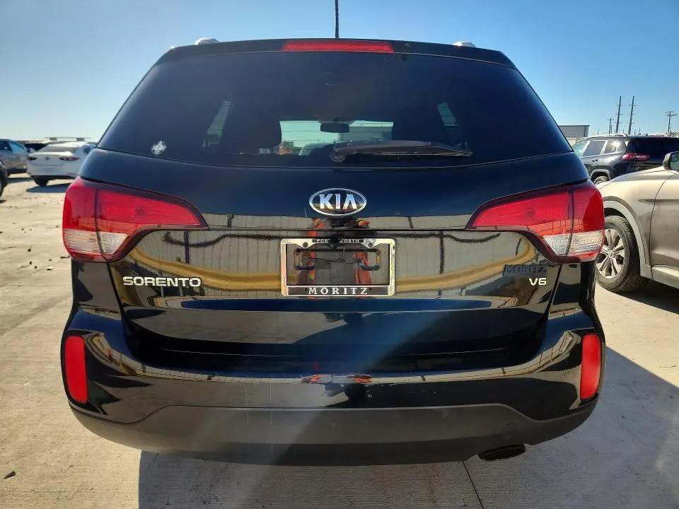 2015 KIA SORENTO LX  