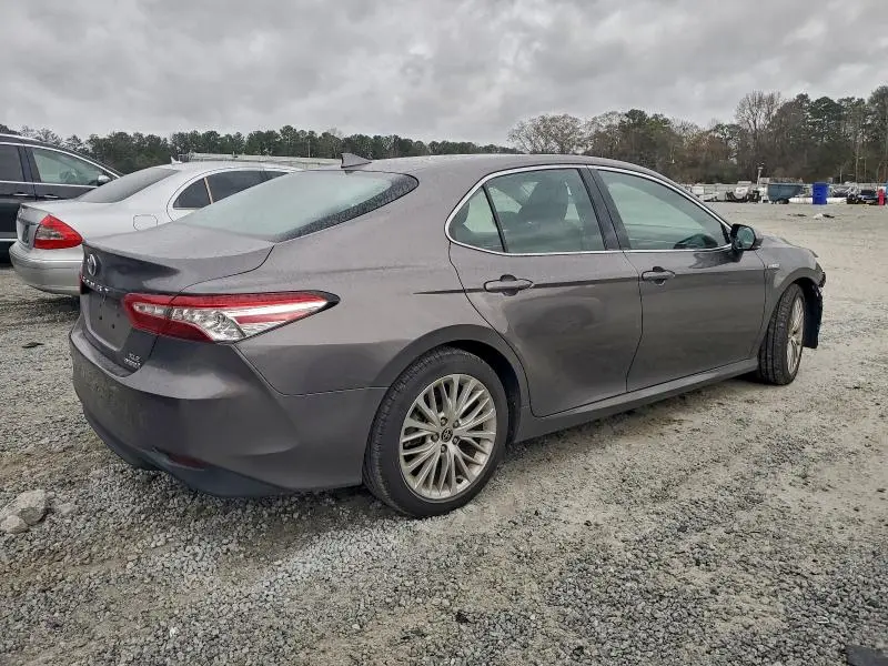 2020 TOYOTA CAMRY XLE  