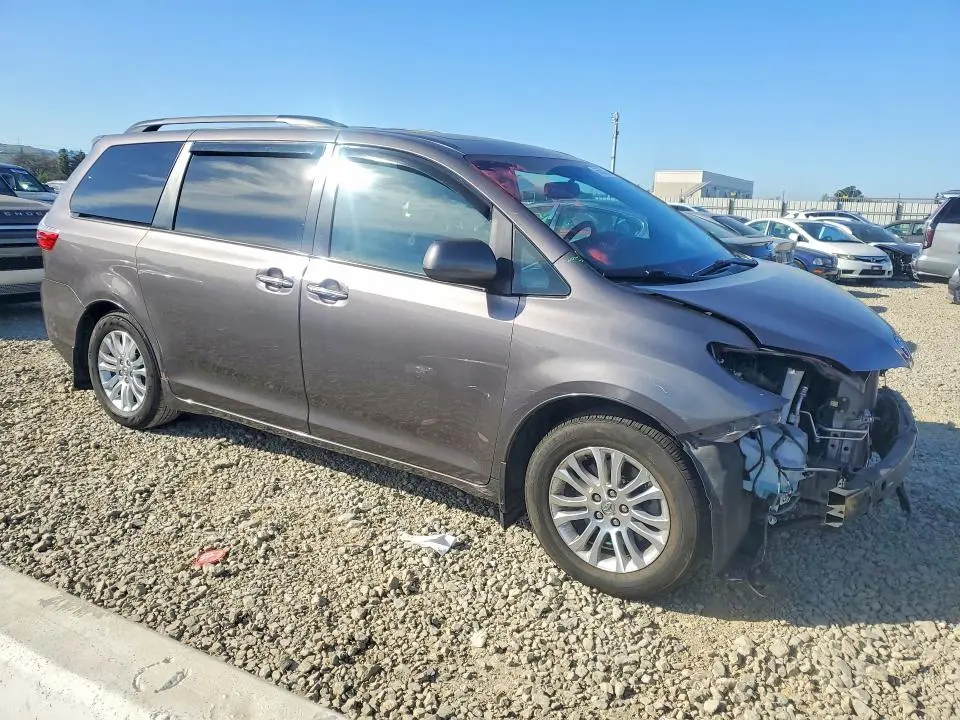 2015 TOYOTA SIENNA XLE 8-PASSENGER  