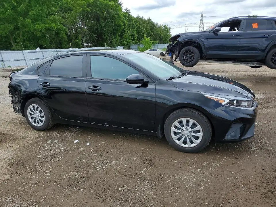 2023 KIA FORTE LX  
