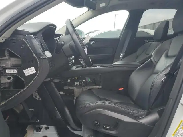 2020 VOLVO XC60 T5 MOMENTUM  