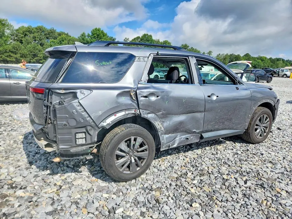 2023 NISSAN PATHFINDER SV  