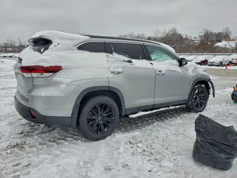 2019 TOYOTA HIGHLANDER SE  