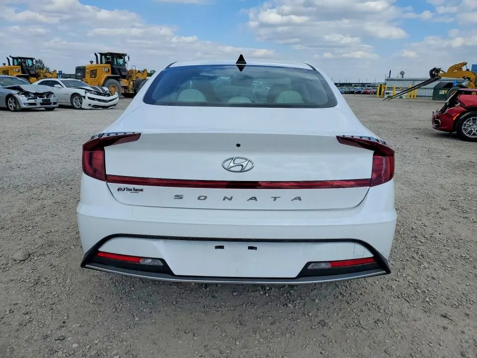 2023 HYUNDAI SONATA SE  