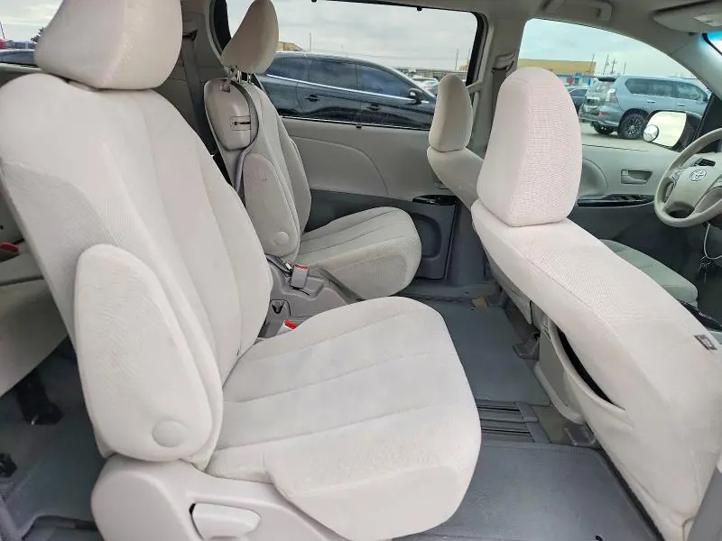 2014 TOYOTA SIENNA LE  