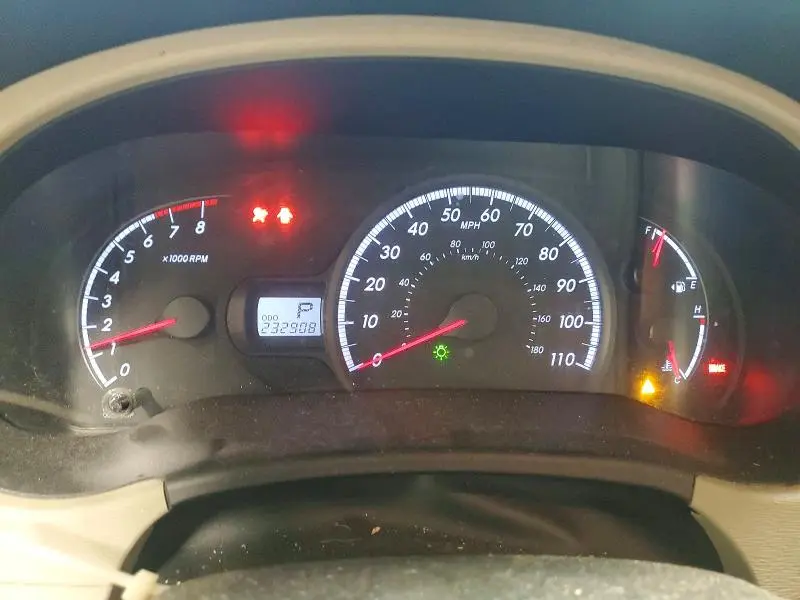 2011 TOYOTA SIENNA LE 8-PASSENGER  