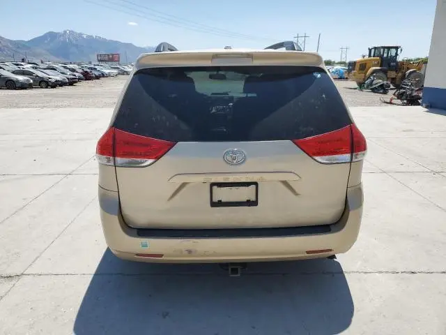 2011 TOYOTA SIENNA LE  