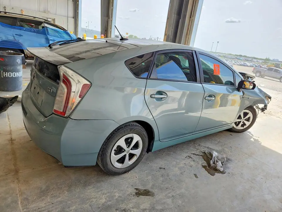 2014 TOYOTA PRIUS THREE  