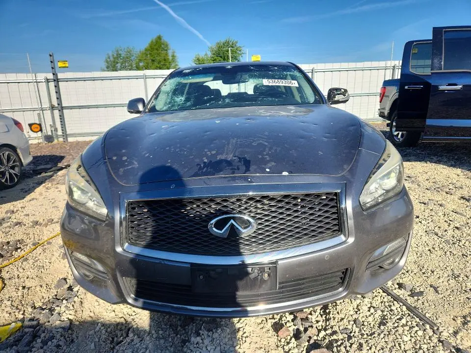 2017 INFINITI Q70 3.7  