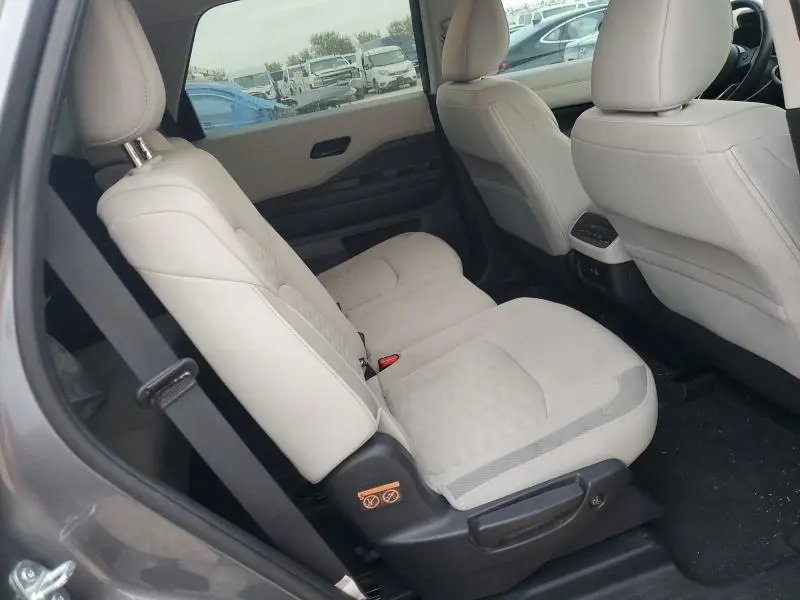 2023 NISSAN PATHFINDER SV  