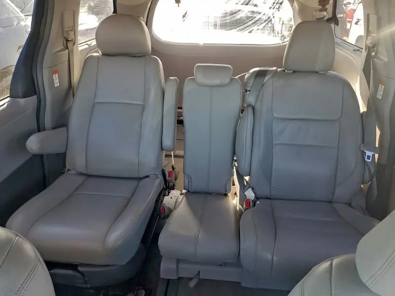 2017 TOYOTA SIENNA XLE  