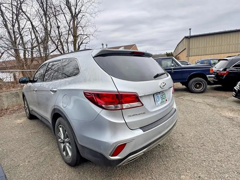 2017 HYUNDAI SANTA FE SE  