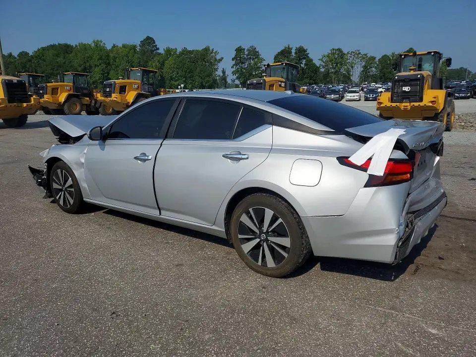 2022 NISSAN ALTIMA SV  