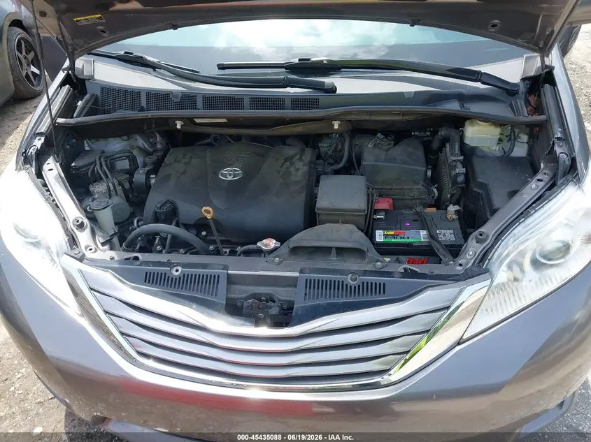 2017 TOYOTA SIENNA XLE 8 PASSENGER