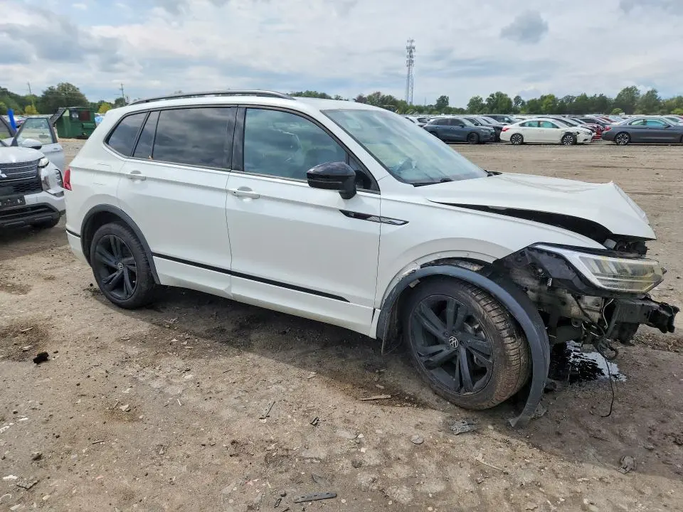 2023 VOLKSWAGEN TIGUAN SE R-LINE BLACK  