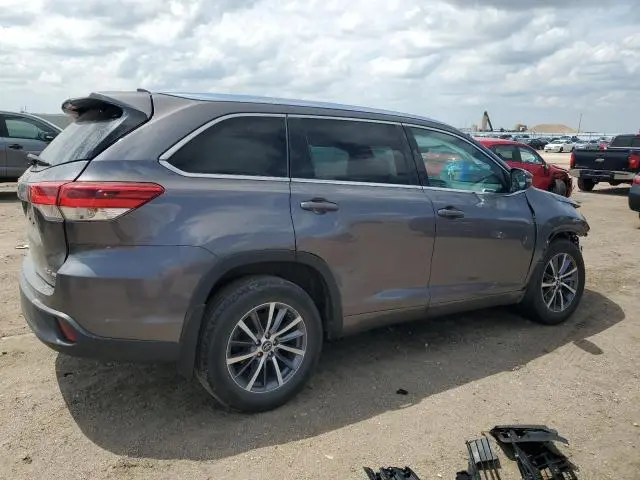 2017 TOYOTA HIGHLANDER SE  