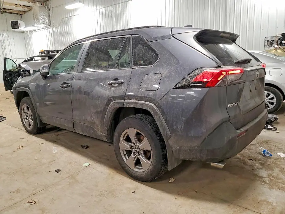 2022 TOYOTA RAV4 XLE  