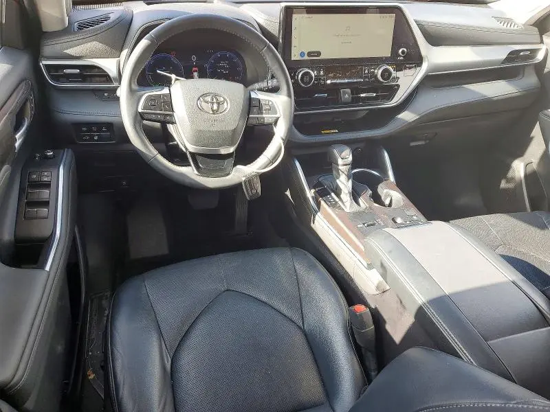 2023 TOYOTA HIGHLANDER HYBRID PLATINUM  