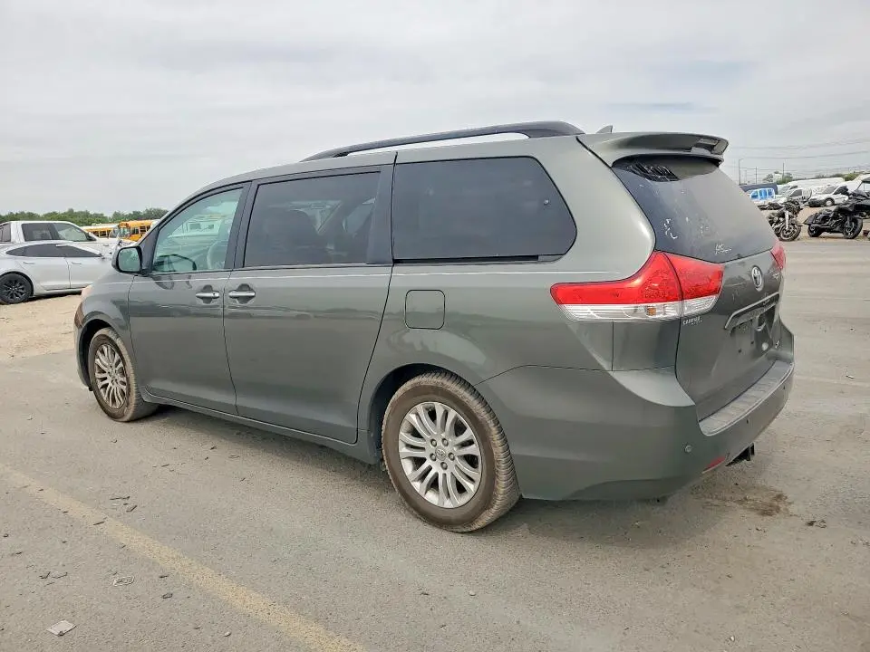 2011 TOYOTA SIENNA XLE 8-PASSENGER  
