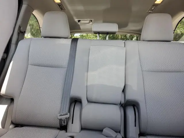 2019 TOYOTA HIGHLANDER LE  