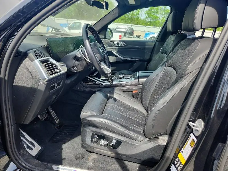 2023 BMW X7 M60I  