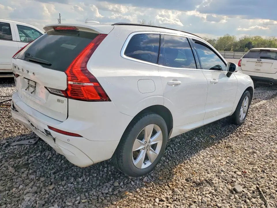 2022 VOLVO XC60 B5 MOMENTUM  