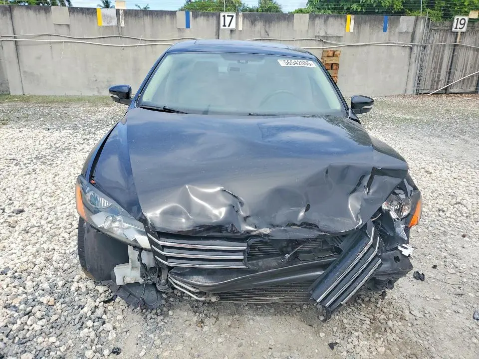 2015 VOLKSWAGEN PASSAT SE  