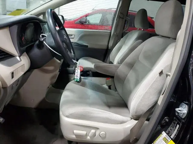 2016 TOYOTA SIENNA LE  
