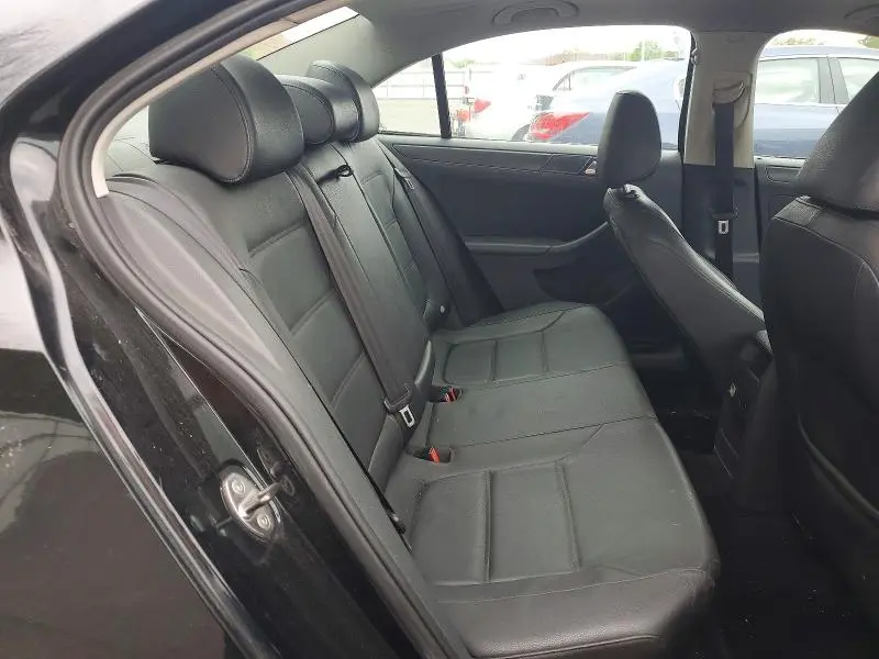 2011 VOLKSWAGEN JETTA SE  