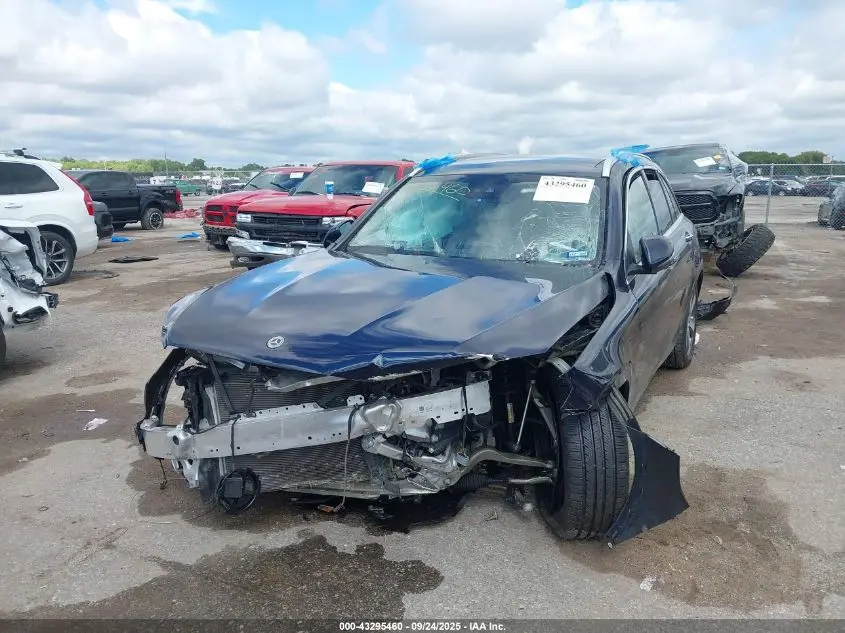 2022 MERCEDES-BENZ GLC 300 SUV